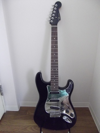 Mavis ST-200 BK/MR : ぎたろうの安ギター伝説