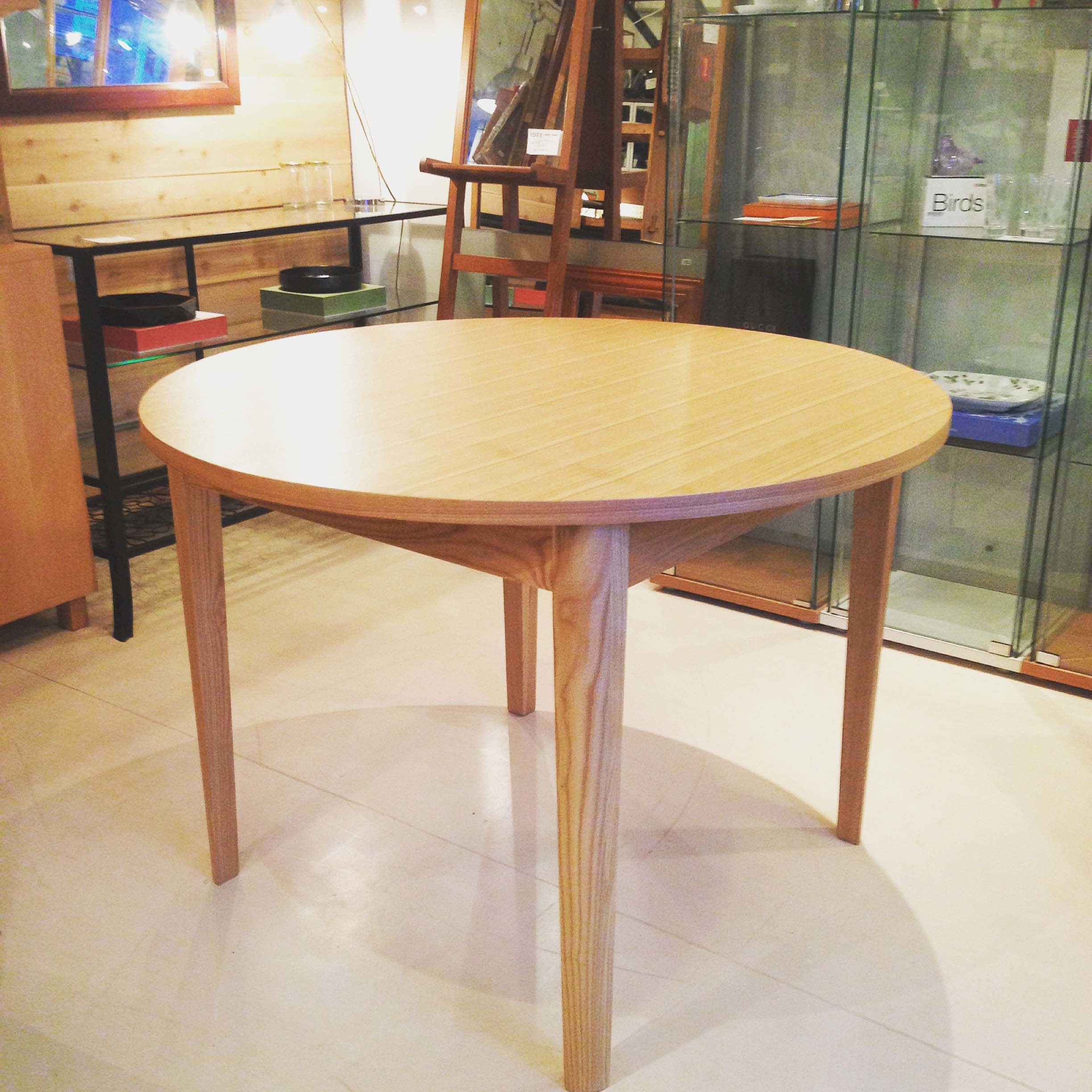 Franc franc】ラウンドダイニングテーブル ワルツ が入荷しました