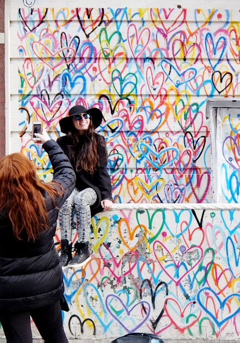 ハートいっぱいのNYの街角アート、「ラブ・ウォール」（Love Wall）が