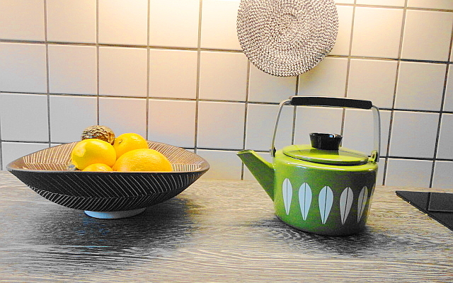 キャサリンホルムCathrineholm ロータス柄 ケトル オリーブ色 X 白