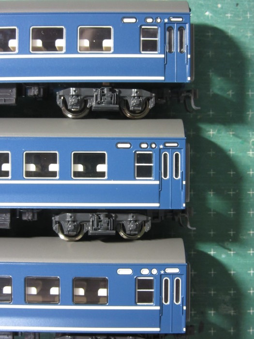 カトー・「さよなら20系客車」セット : 赤い電車は臼い線