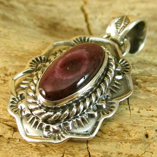 ナバホ族：Kevin Ramone スパイニーオイスターシェル ペンダント