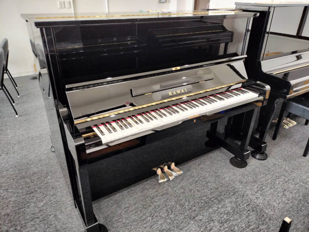 アップライトピアノ KAWAI NS-15 椅子＋メトロノーム付属 アップライト