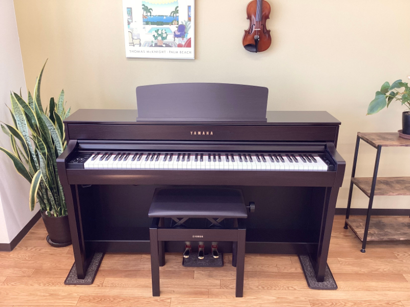 ヤマハ CLP-745R ニューダークローズウッド調仕上げ 中古 2022年製