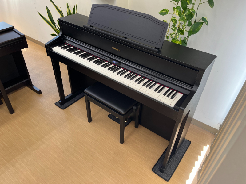 Roland HP605-GP 18年製 中古 電子ピアノ 木製鍵盤 椅子付き ブラック