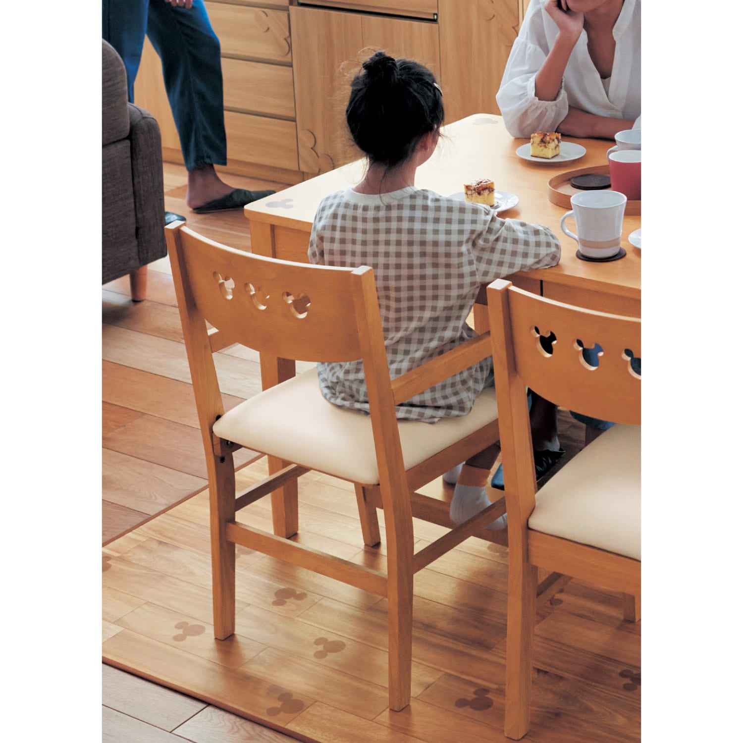 座面可動式ダイニングチェア「ミッキーモチーフ」（ディズニー