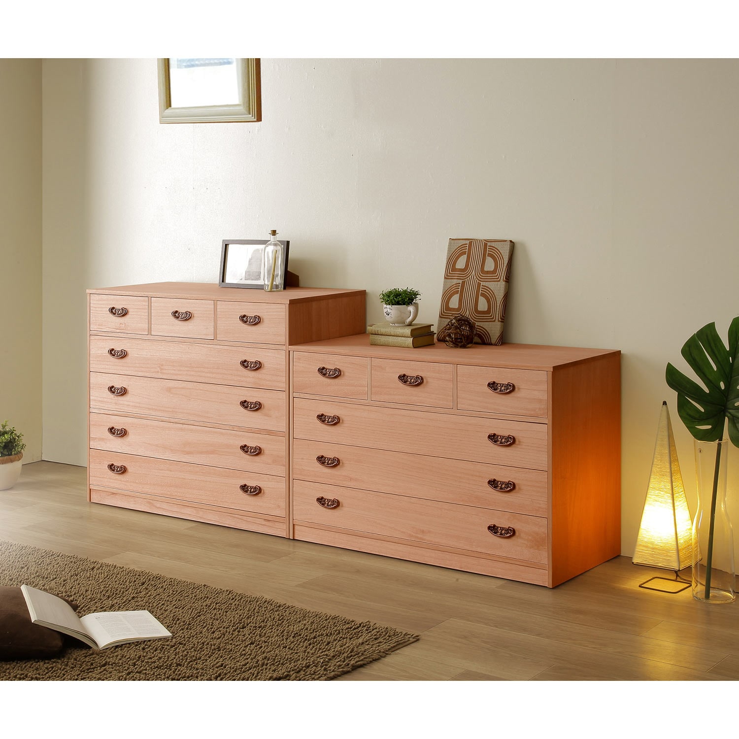 柿渋仕上げのたとう紙も入る隠しキャスター付き桐の衣類チェスト