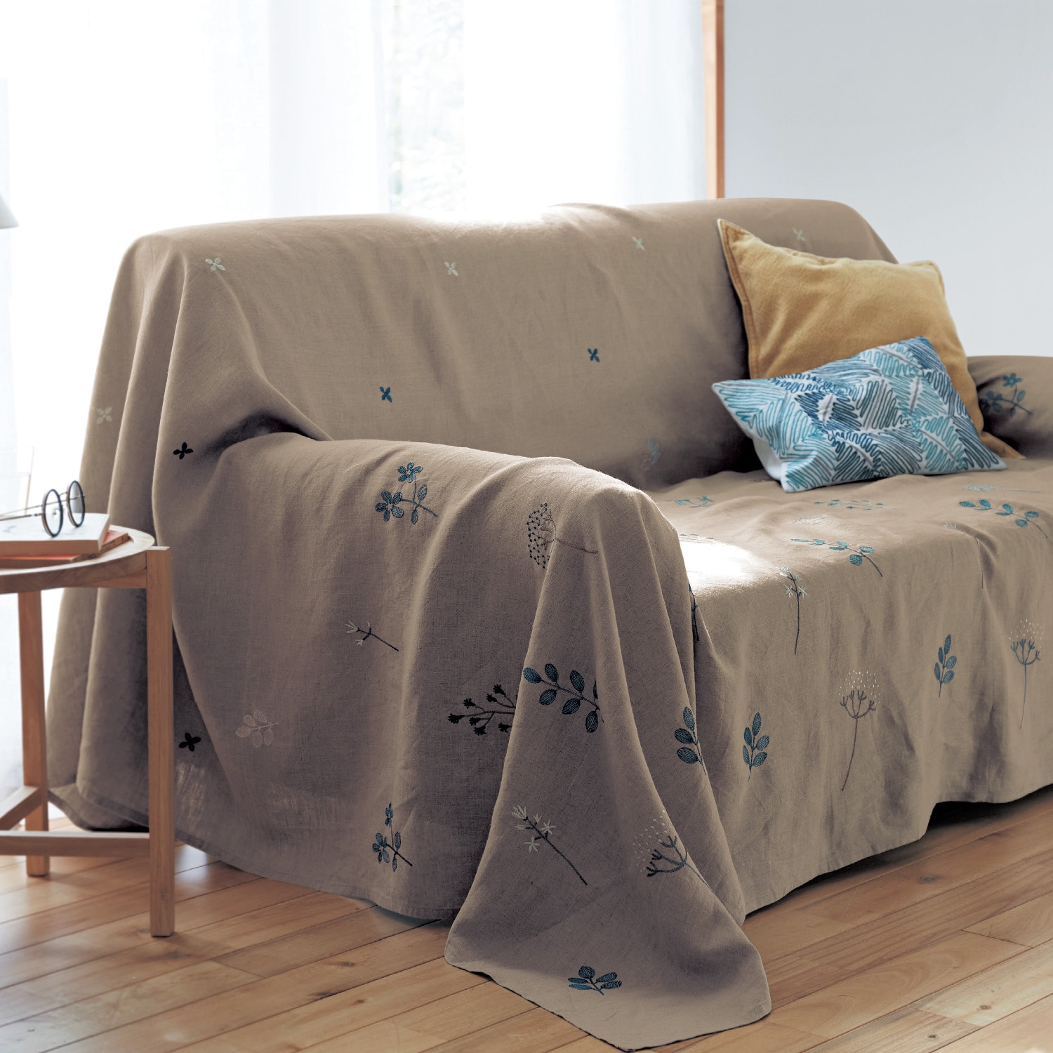 フレンチリネン刺繍のマルチカバー・ソファーカバー（ソファーカバー