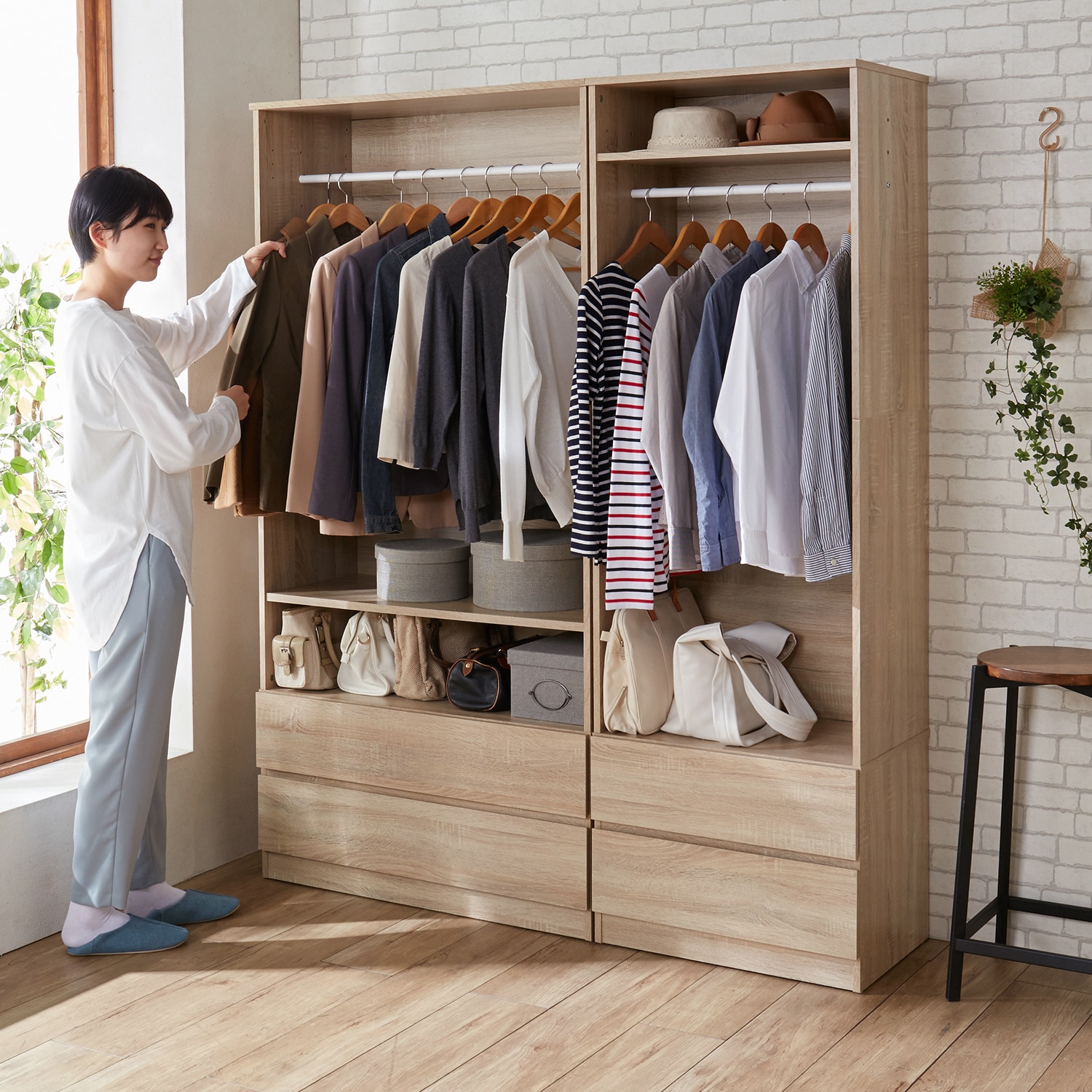 部屋にも置きやすいクローゼットハンガー（タンス/衣類チェスト/ワード