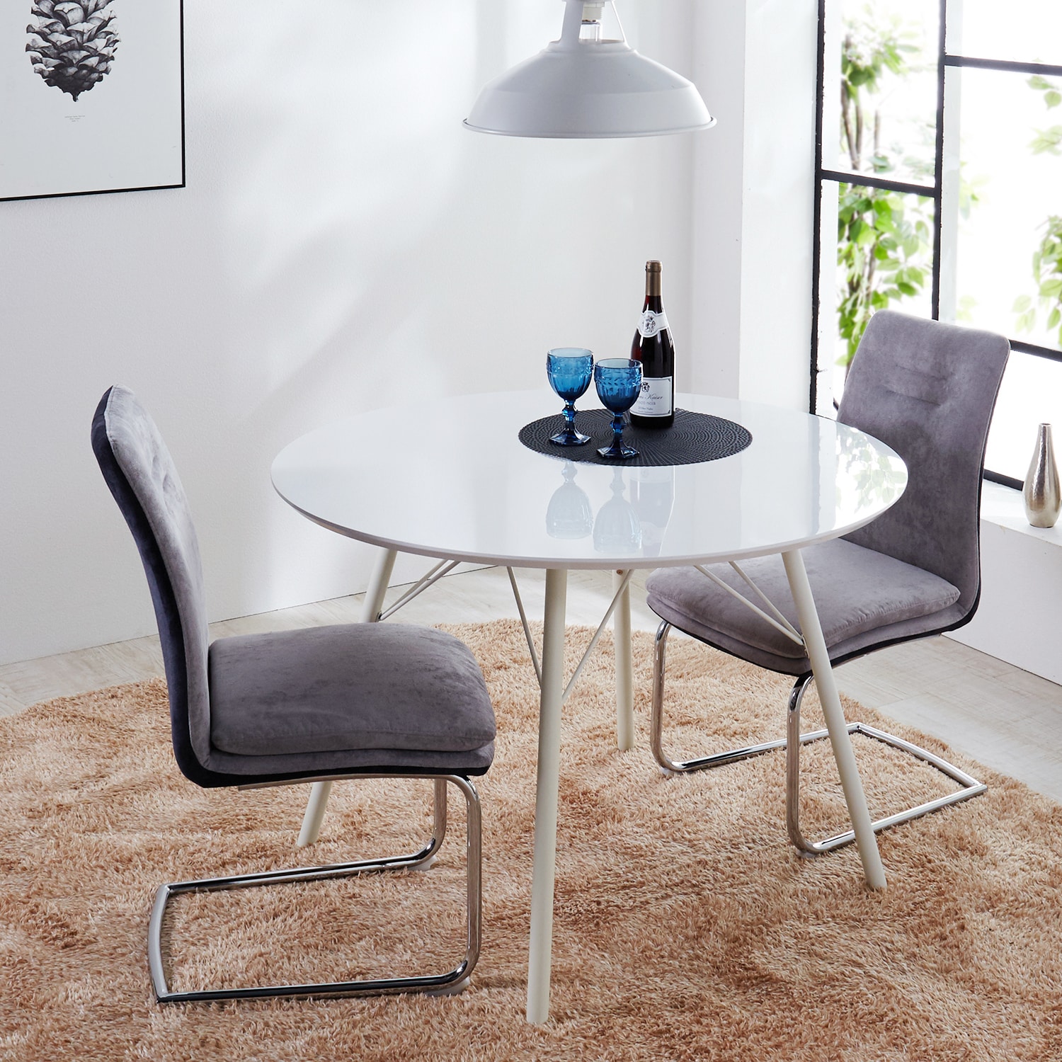 ホワイトインテリアに合うモダン円形ダイニングテーブル（ダイニング