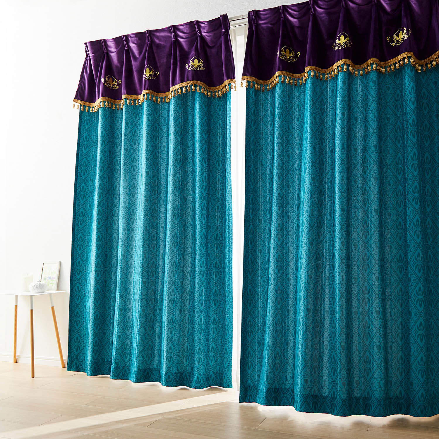 贅沢仕上げのジャカード織の遮光・遮熱カーテン「アナと雪の女王