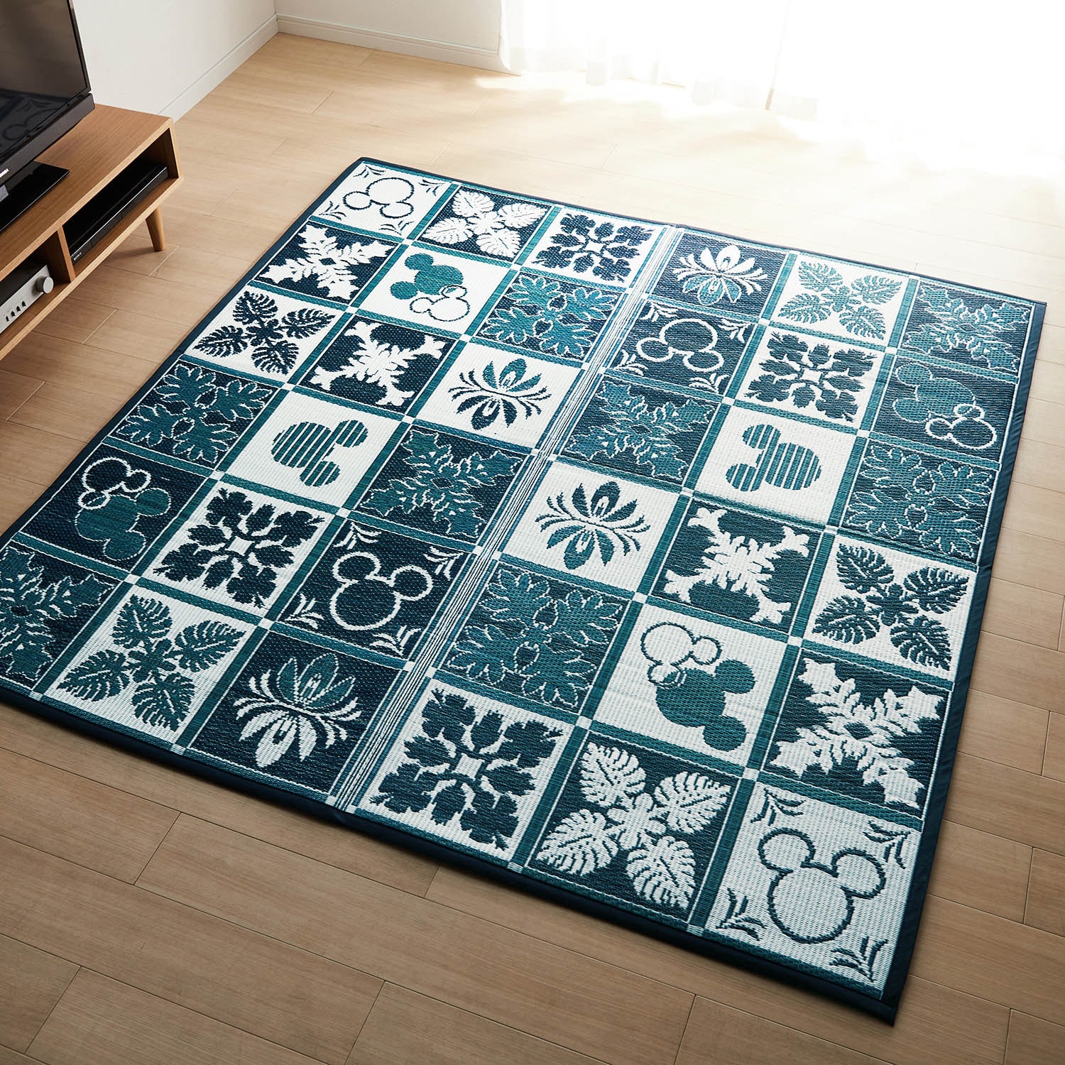 ハワイアン柄のい草をつかったふっくらラグ「ミッキーモチーフ