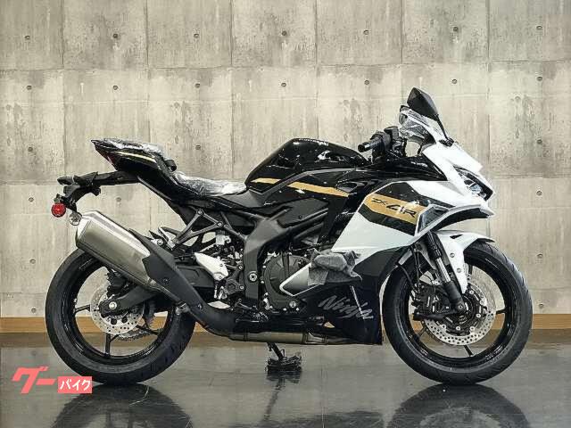 カワサキ Ninja ZX－4R SE 2026年モデル パールロボ
