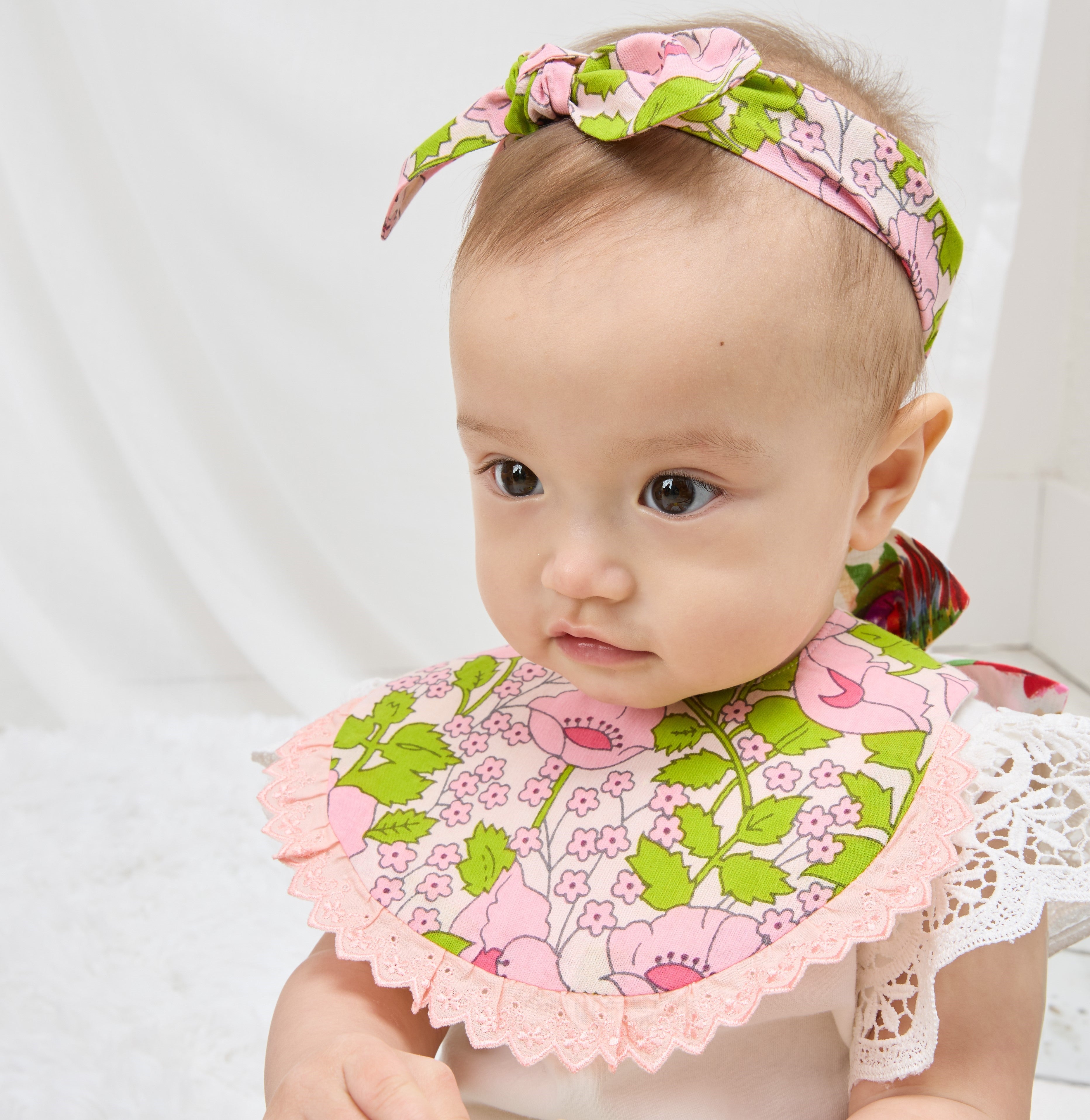 女の子ベビーのためのおしゃれスタイ】ベビースタイ&ヘッドバンド