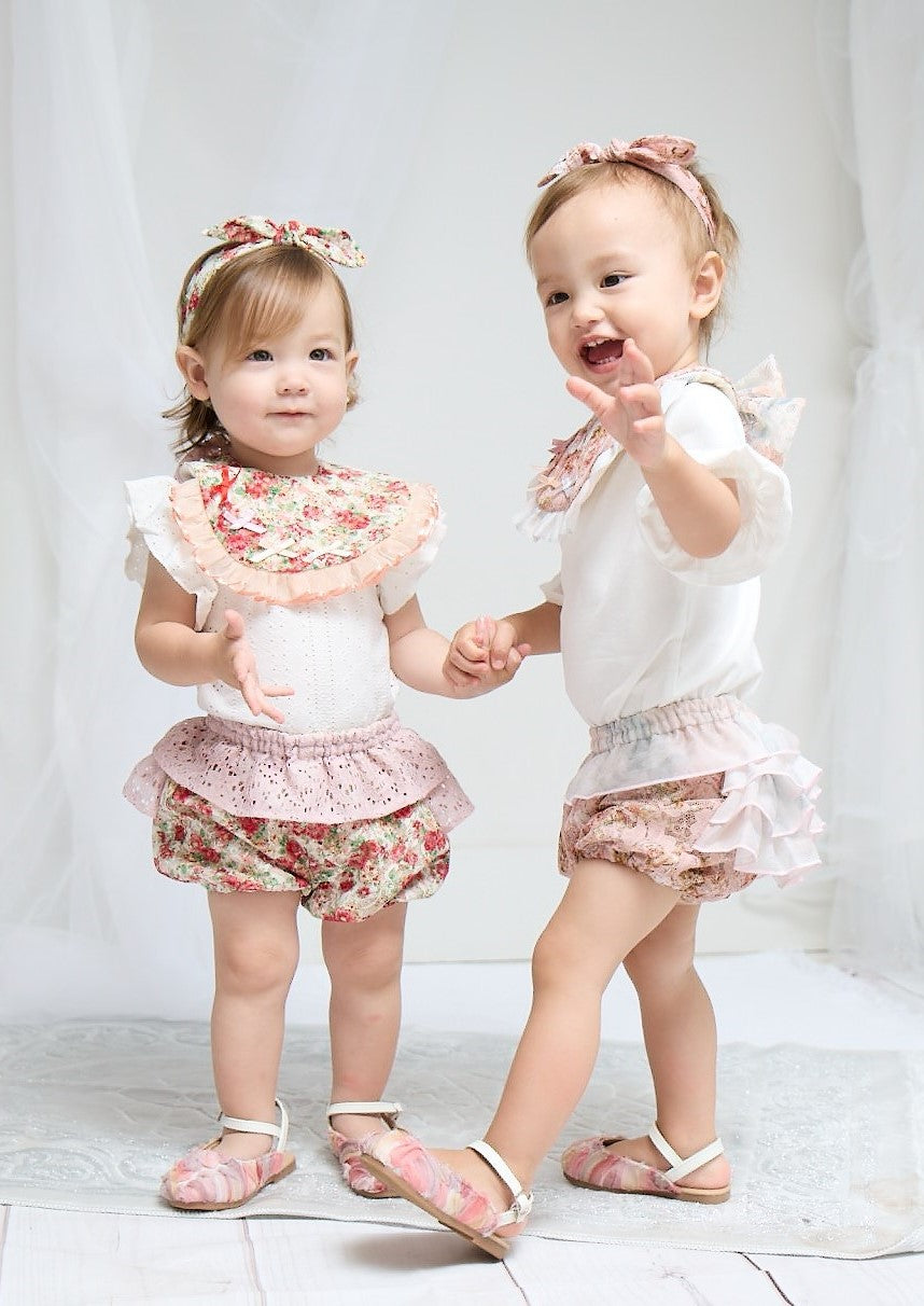 女の子ベビーのためのおしゃれスタイ】ベビースタイ（Candy Ribbon