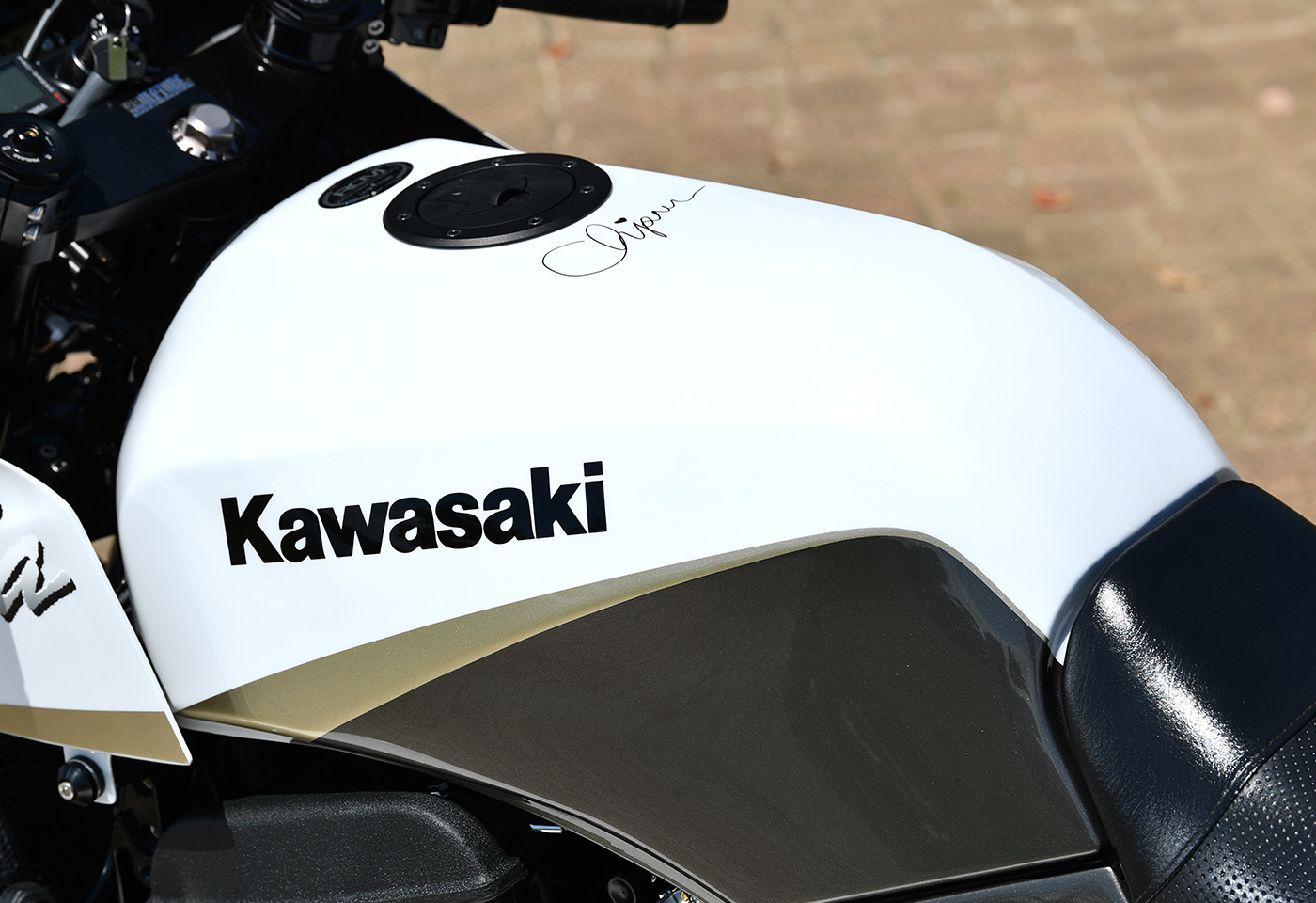 WHITE FANG: Kawasaki GPZ900R from AC Sanctuary. - Pipeburn