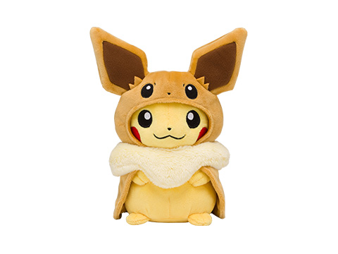 ポンチョ姿のピカチュウとイーブイや、身にまとったポケモンのグッズ