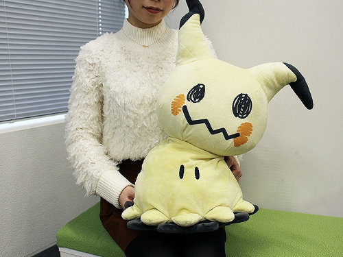 ミミッキュだよグッズ登場。等身大ぬいぐるみやピカチュウとのジオラマ