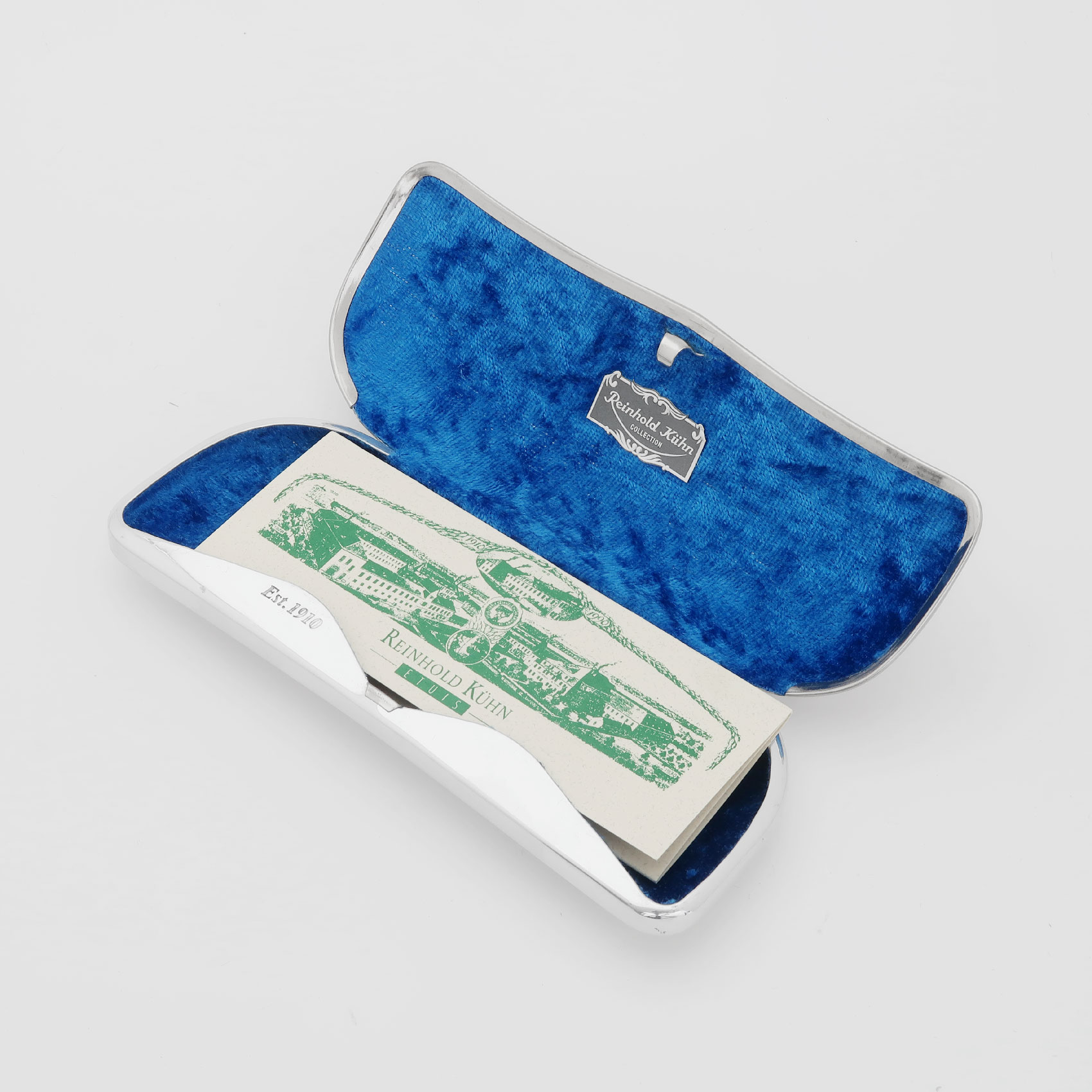 REINHOLD KÜHNのアルミ製デットストックメガネケースが店頭に並びます