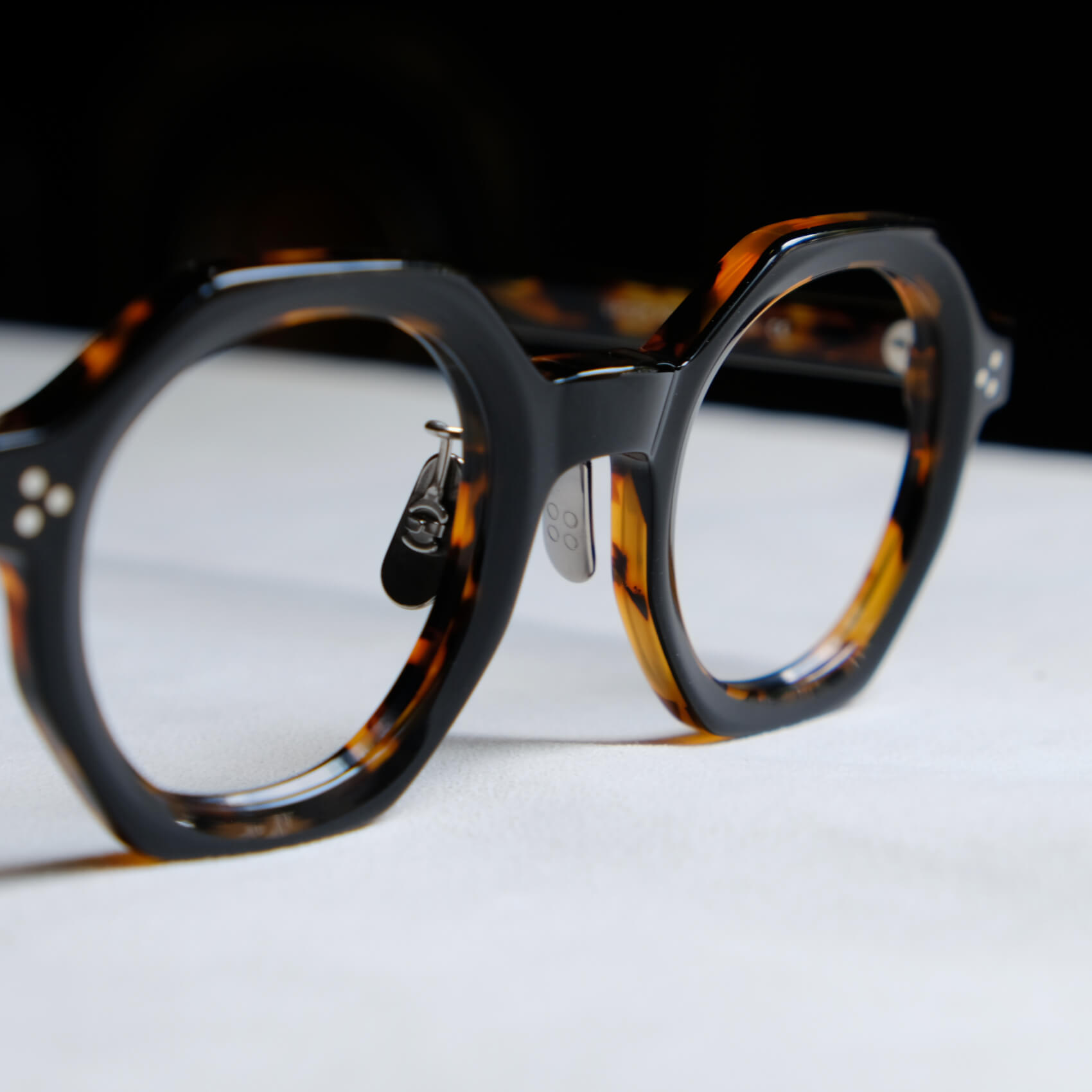 イエローズプラスの内径は丸、外径は八角 ポンメガネ浦和