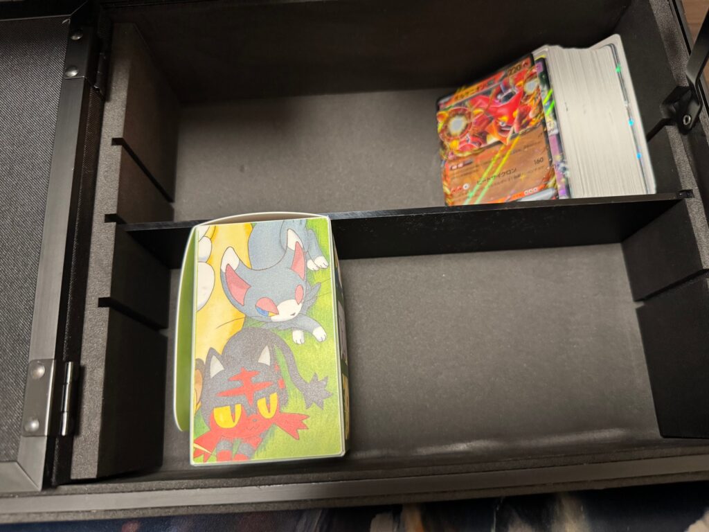 商品紹介】ロケット団のアタッシュケースではしゃぐ26歳男性 - ぽわブログ