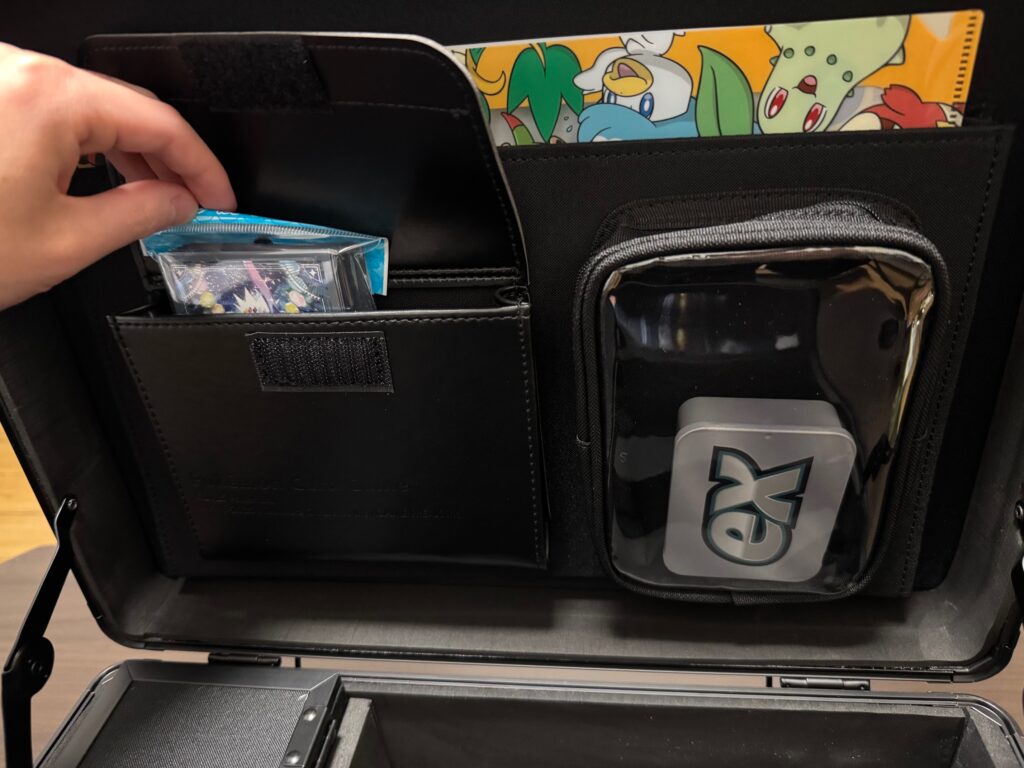 商品紹介】ロケット団のアタッシュケースではしゃぐ26歳男性 - ぽわブログ