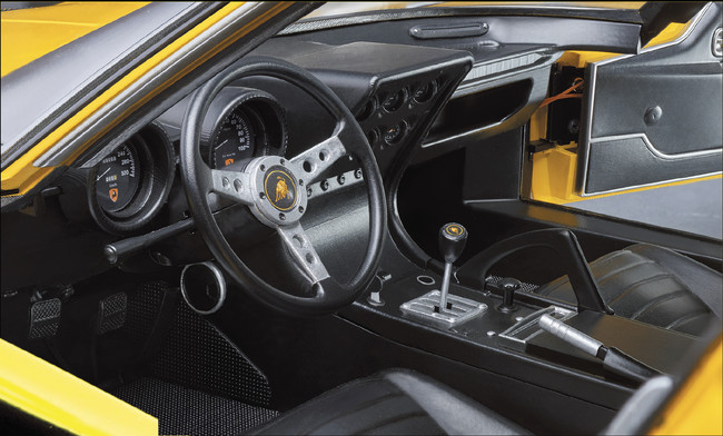 歴史を書き換えたスーパースポーツカーが本邦初1/8スケールモデルで