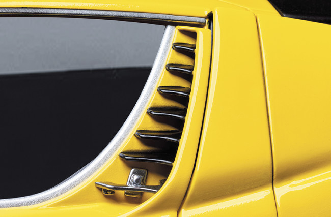 歴史を書き換えたスーパースポーツカーが本邦初1/8スケールモデルで