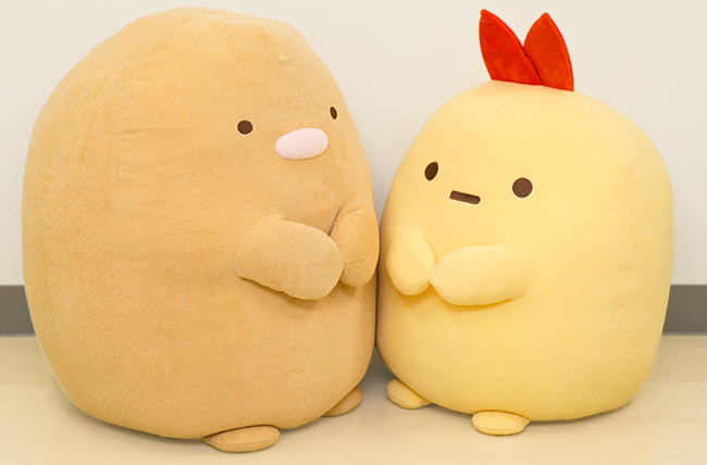 全長70cm！特大サイズの『すみっコぐらし特大ぬいぐるみ（ねこ）』を計