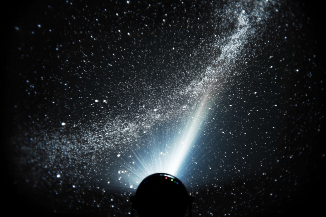 家庭用プラネタリウムの最高峰『HOMESTAR Classic』から、宇宙空間に