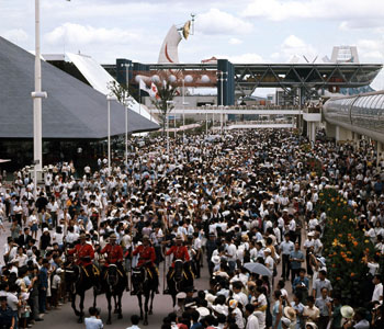 1970年「大阪万博」がカラー写真で蘇る 産経ビジュアル「日本万国博覧