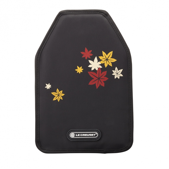 モミジ柄のル・クルーゼで、今年は特別な秋のおもてなしを。 ル