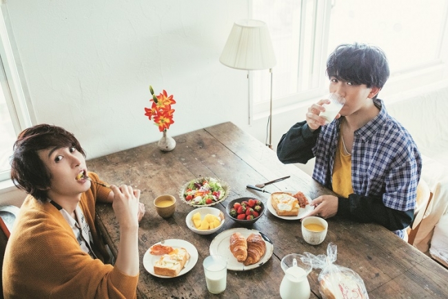 伊東健人＆中島ヨシキが仲良くルームシェア!? UMake初表紙「TVガイド