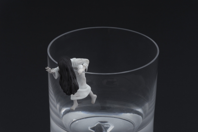 呪いのフチの貞子」と「呪いのフチの伽椰子」が劇場前売り特典として