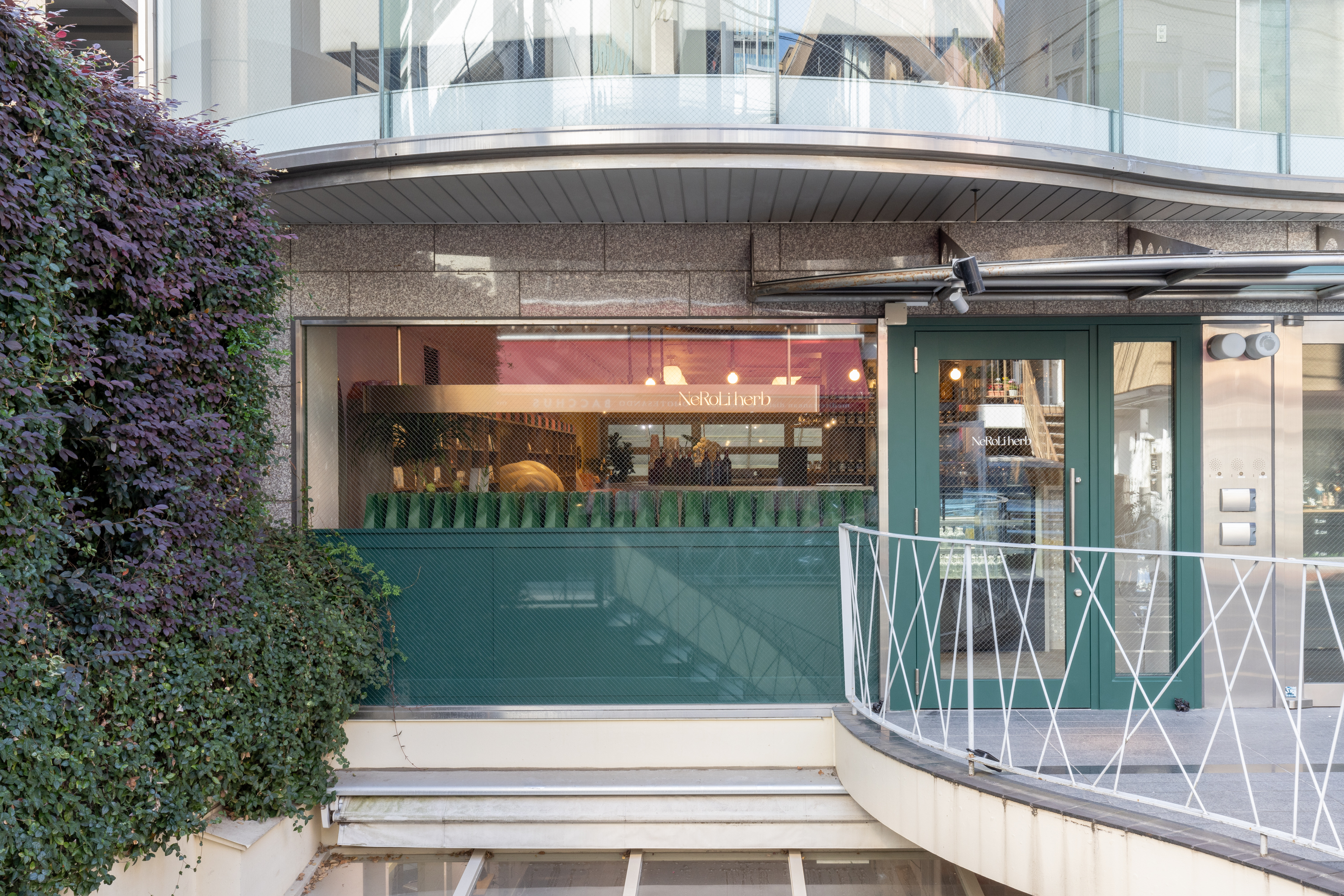 美しい人はみんな知ってる。美のプロたちが絶賛する「NeRoLi herb」が