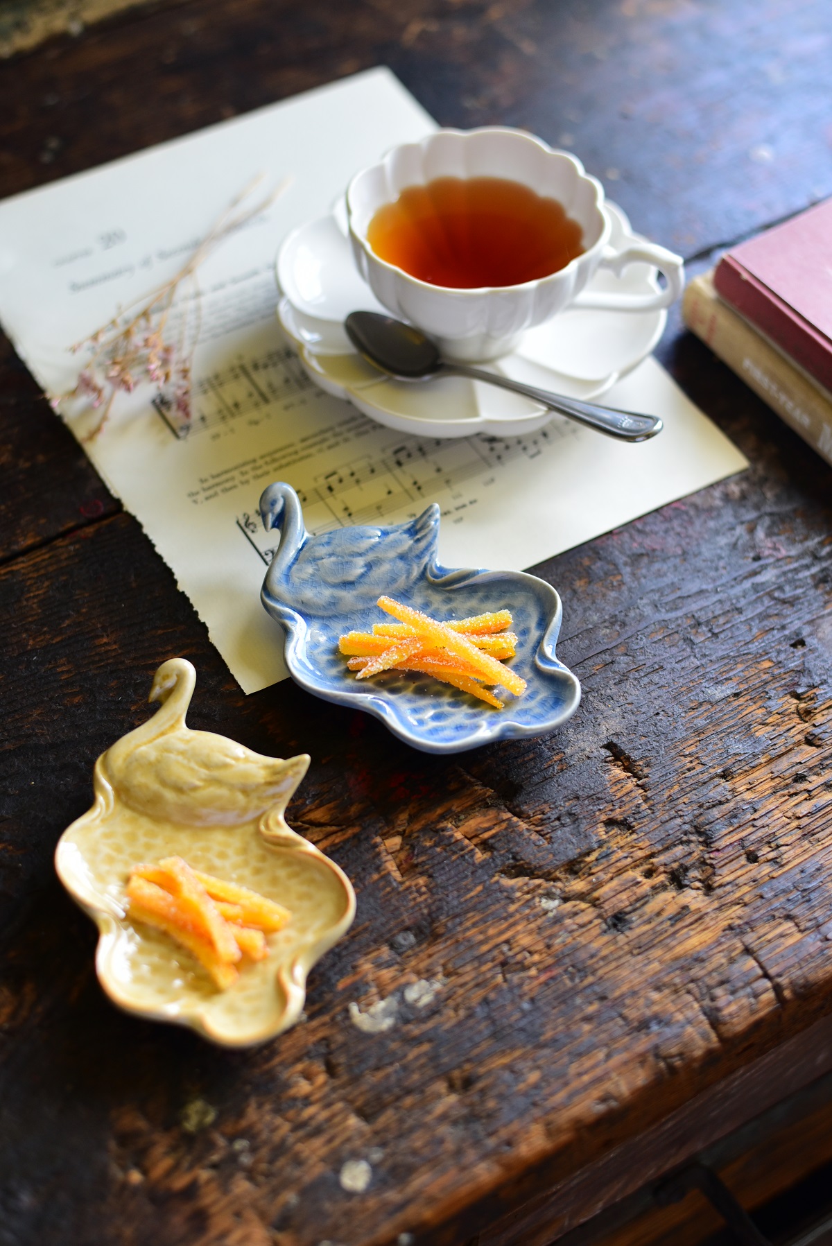 レコメンド :: 動物モチーフの器 :: スワン小皿 - マルミツウェブ