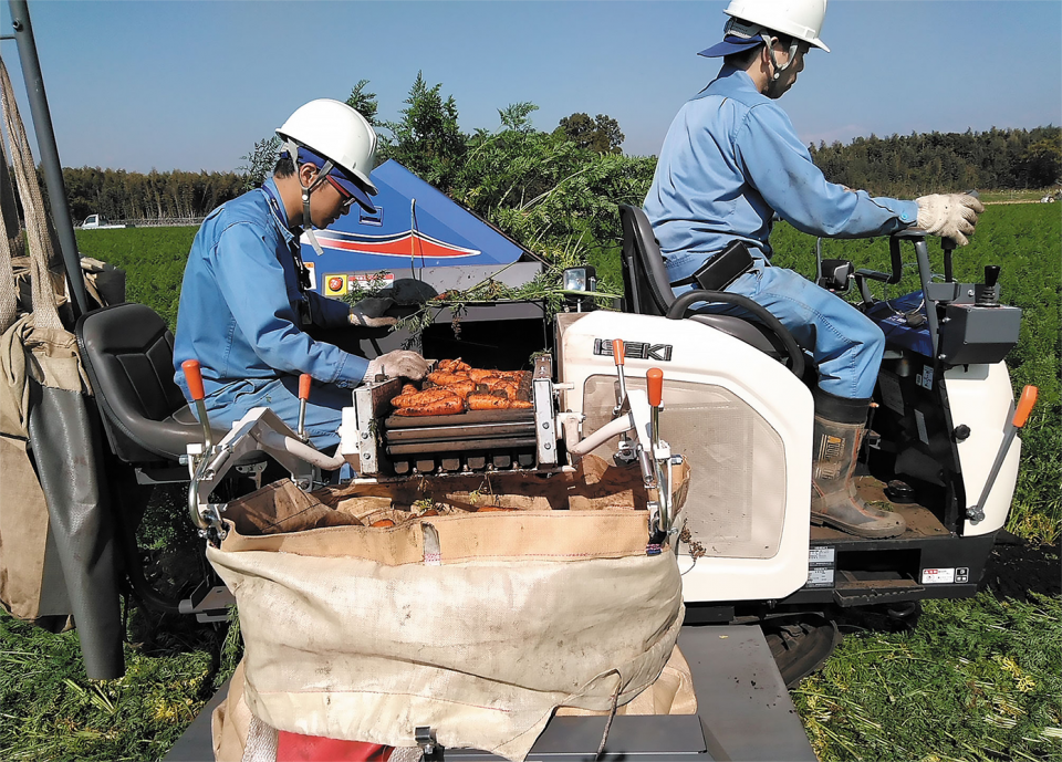 にんじん収穫機VHC114 | 野菜収穫機 | 商品情報 | 井関農機株式会社