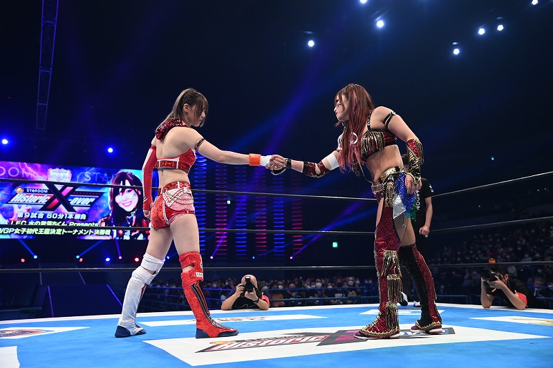 新日本×スターダム】KAIRIが岩谷麻優との激闘を制してIWGP女子初代王者