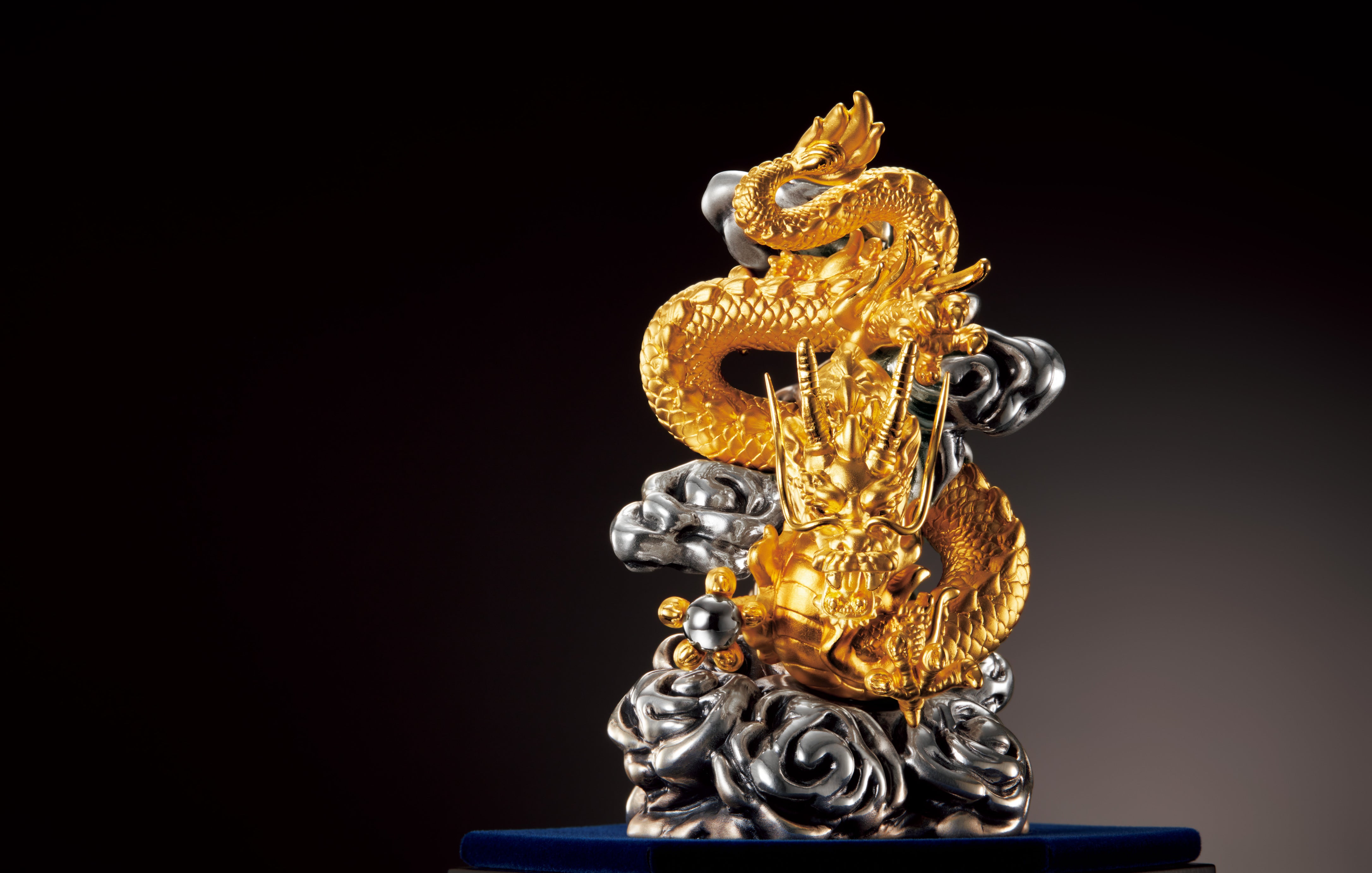 縁起物として人気の龍の置物に新作が登場 純金置物「瑞雲降龍」を2024
