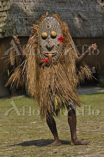 パプアニューギニア マスクをして踊る人 [31852101]の写真素材 - アフロ
