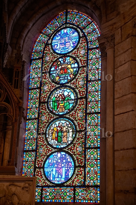 フランス サン・ドニ大聖堂 ステンドグラス [25632278]の写真素材 - アフロ