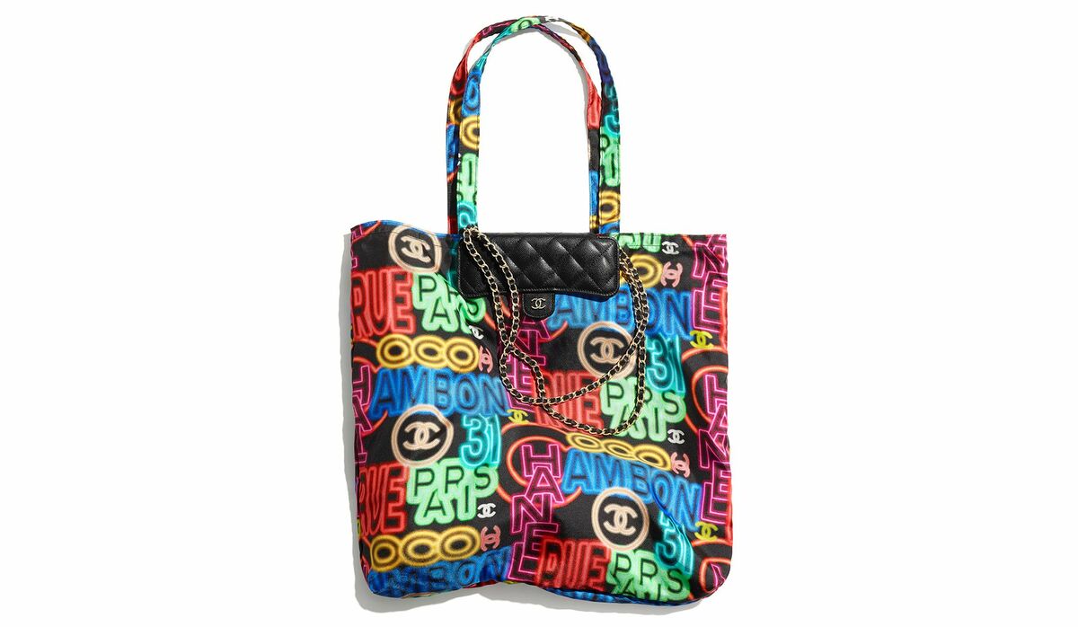 シャネルの新作「トート付きポーチ」が画期的！折りたためてエコな時代