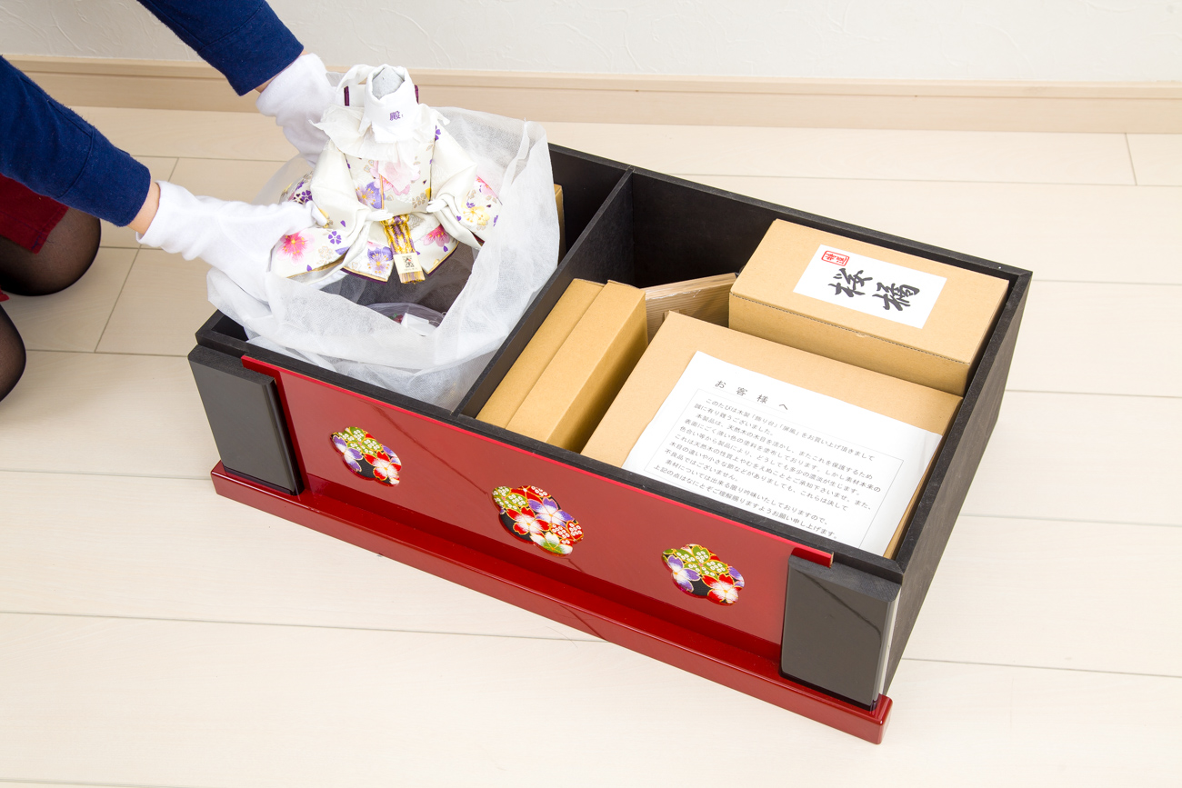 人気上昇中の雛人形 収納飾り！飾り台に収納スペースを設けたお飾り