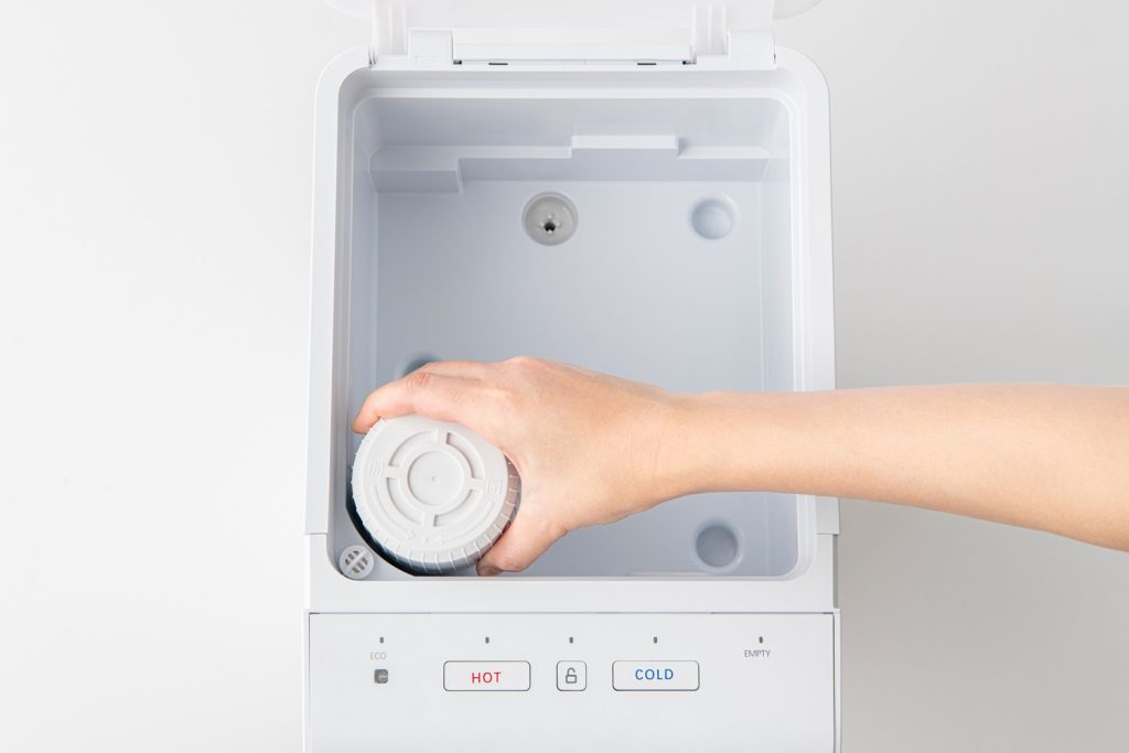 業界最安級の月額2,580円でおいしいお水がいつでも使い放題！卓上浄水