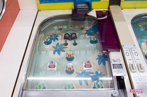 懐かしの「スマートボール」が現役稼働中！ 昭和の雰囲気たっぷりの