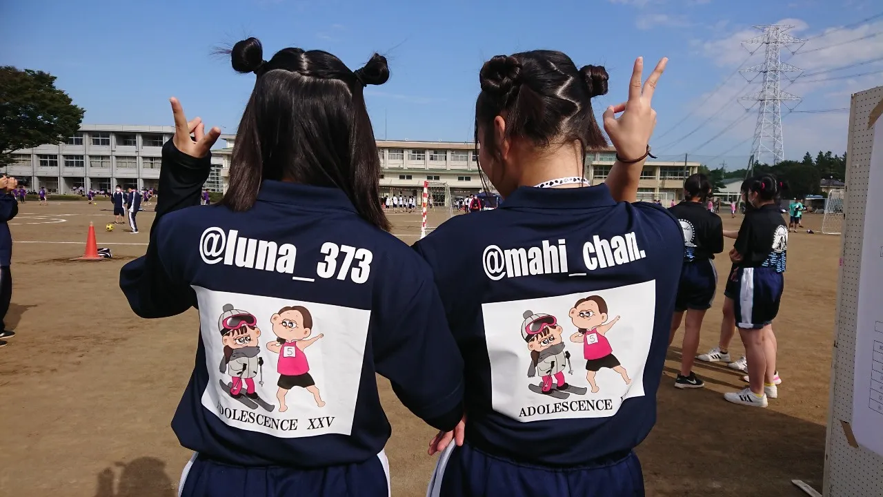 茨城県Y高等学校オシャレデザインの背ネームクラスポロシャツ