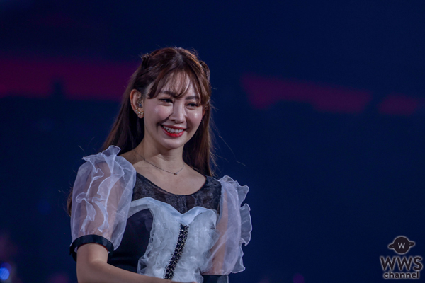 写真特集】元AKB48・小嶋陽菜、美脚あらわなミニ丈ドレスで「ハート型