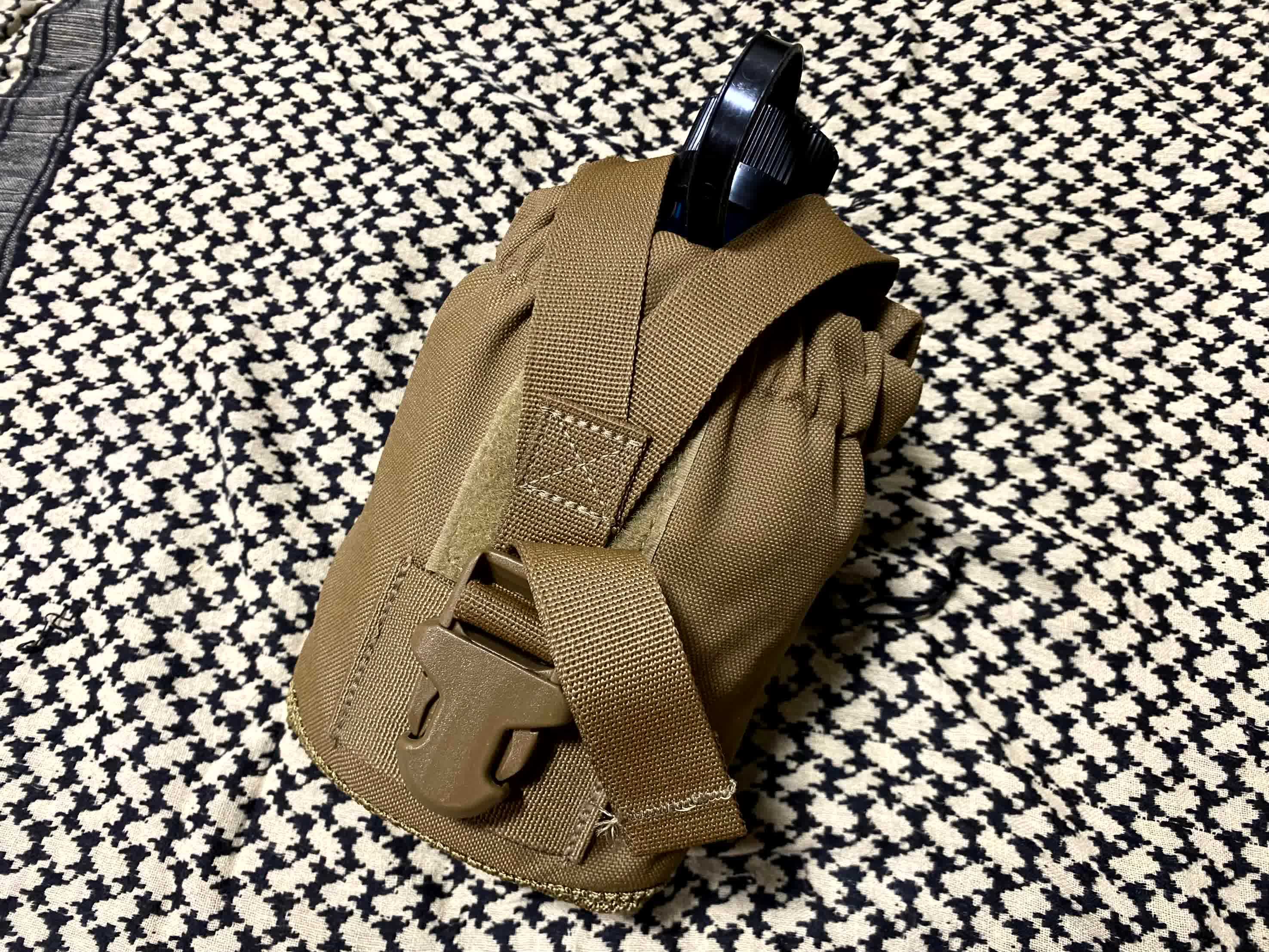 米軍放出品の水筒入れ - 徒歩で、トホホな、とほい旅。