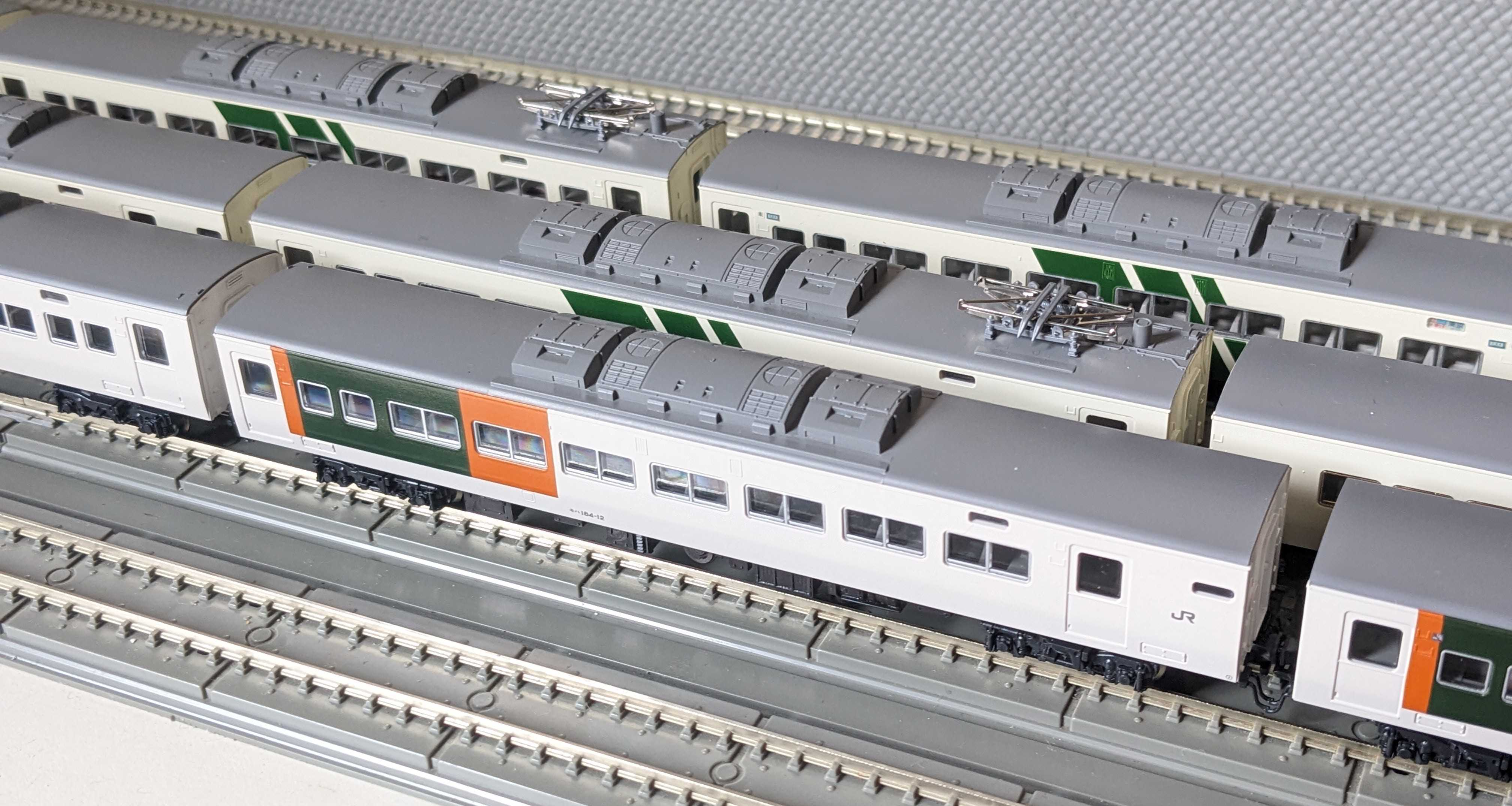 🔴入線 kato 10-226 185系0番台[踊り子]新塗色 5両ｾｯﾄ C3編成 - 竹ノ塚