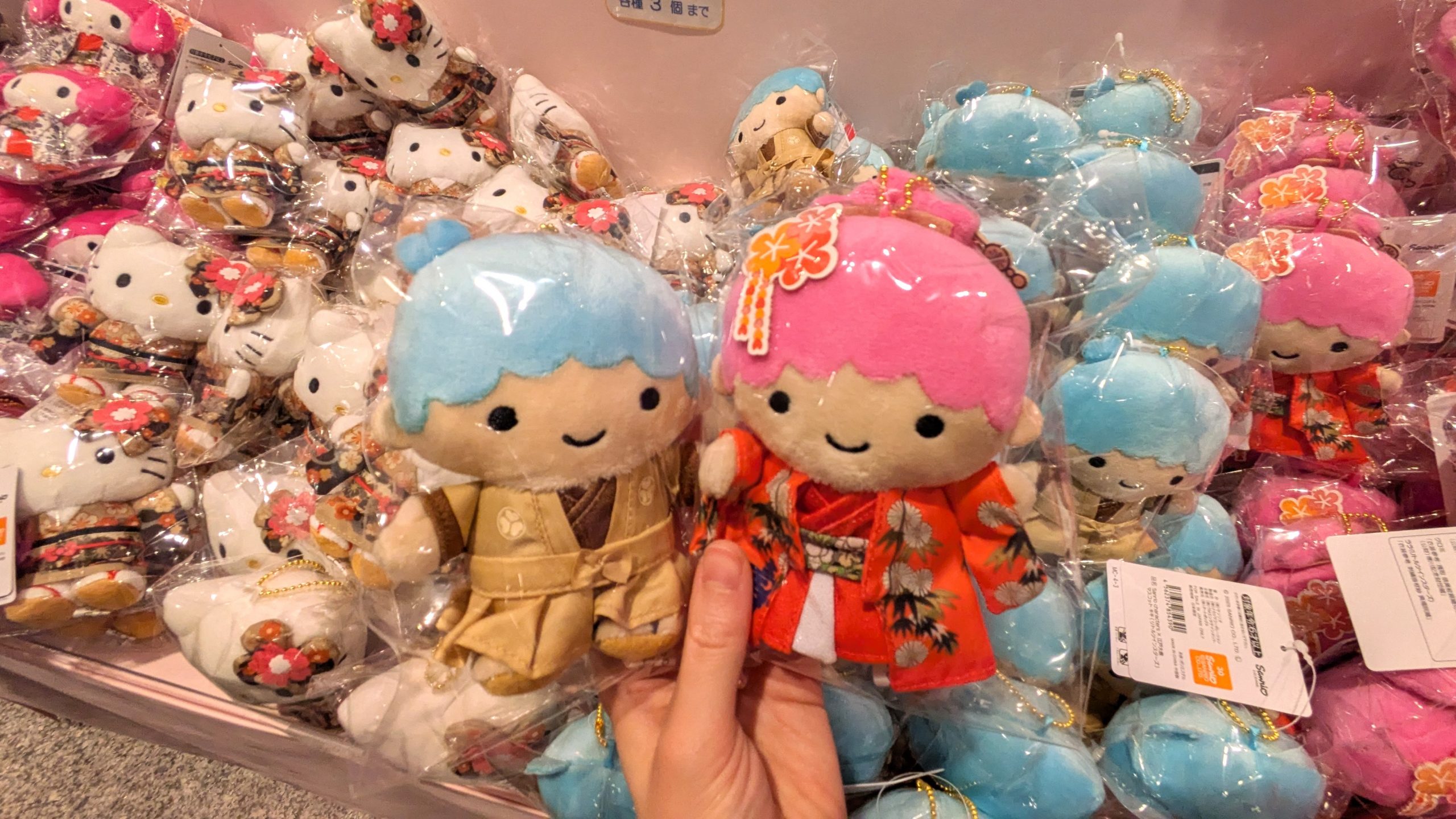 ハローキティが桂昌院…！？“大奥姿”のサンリオキャラが放つ圧巻の貫禄